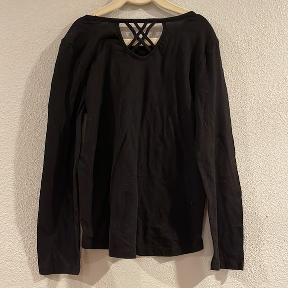 Old Navy softest tee with lattice detail, long sleeve T-shirt, M (8) - Picture 2 of 4